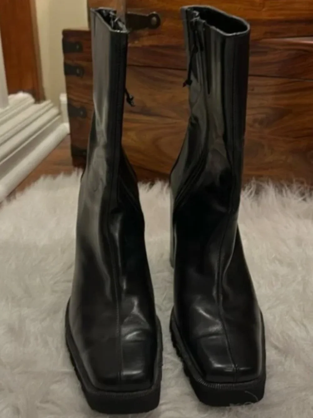 Donald J. Pliner Black Leather size 10